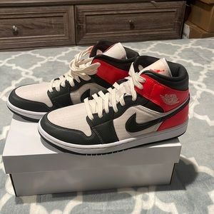 Wmns air jordan 1 mid orewood